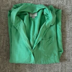 Green AE beachy linen button down